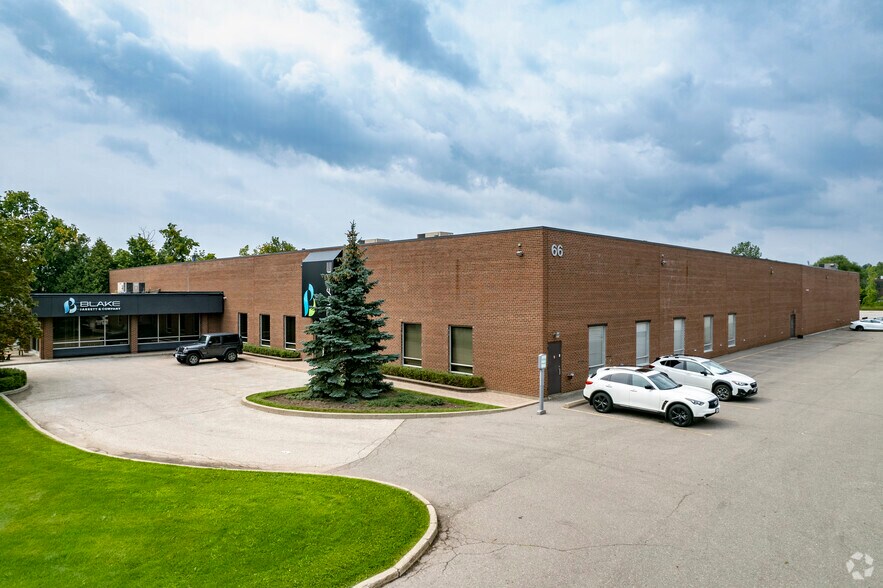 66 Lesmill Rd, Toronto, ON à louer - Photo principale – Image 1 sur 6