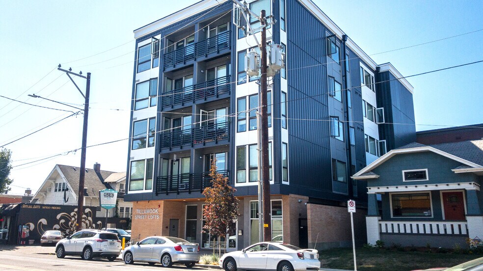 2025 NE 42nd Ave, Portland, OR à louer - Photo de l’immeuble – Image 2 sur 5