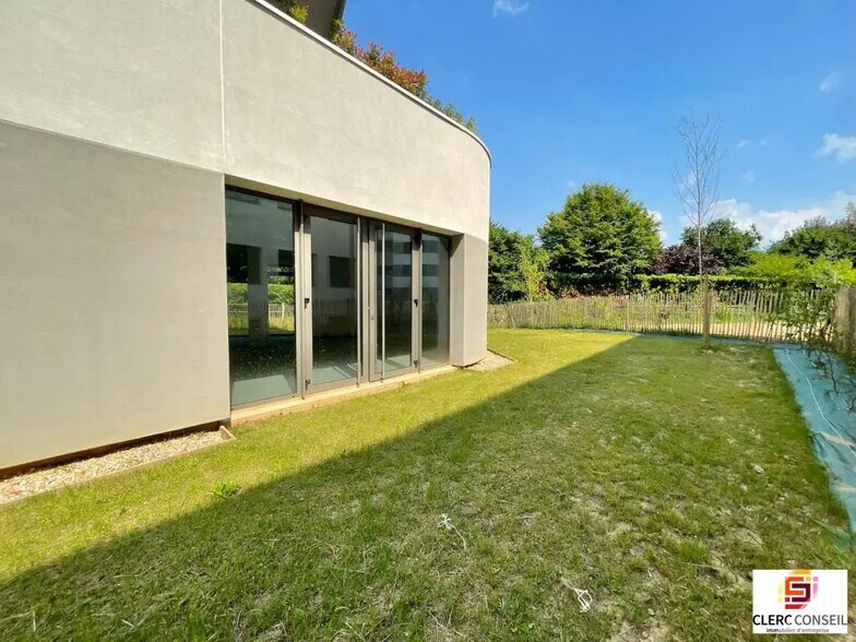 Bureau dans Bihorel à vendre - Photo de l’immeuble – Image 1 sur 8