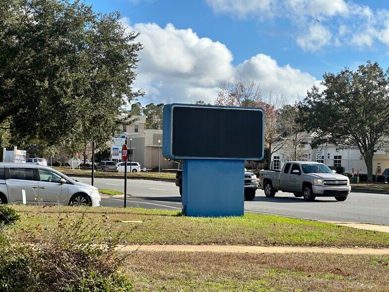 2906 Kerry Forest Pky, Tallahassee, FL à louer - Photo de l’immeuble – Image 2 sur 27