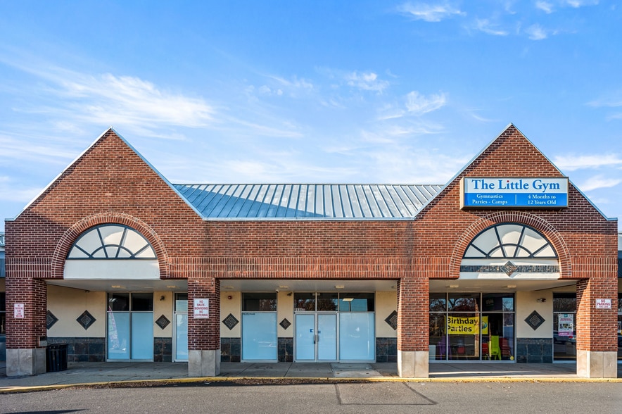 8919 New Falls Rd, Levittown, PA à louer - Photo principale – Image 1 sur 12