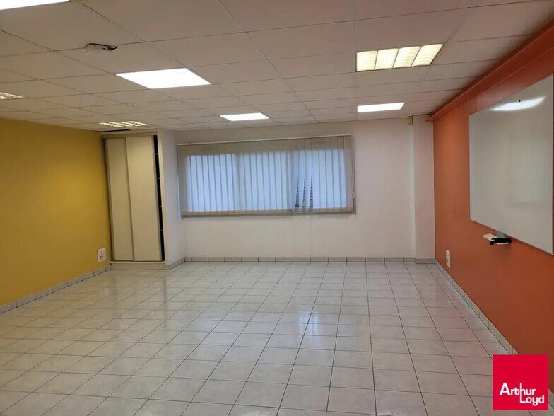 Local d'activités dans Changé à vendre - Photo intérieure – Image 3 sur 4