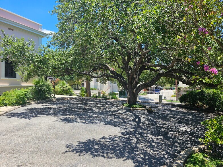 1919 San Pedro Ave, San Antonio, TX à vendre - Photo de l’immeuble – Image 3 sur 12