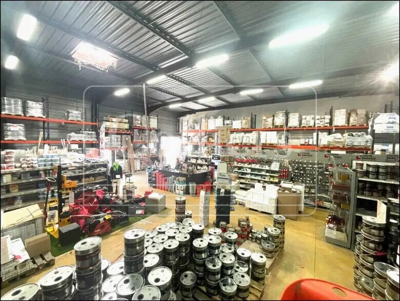 Industriel/Logistique dans Marseille à louer - Photo de l’immeuble – Image 1 sur 5