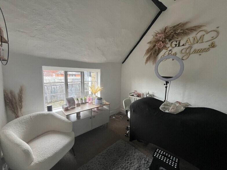 8 High St, Kings Langley à vendre - Photo de l’immeuble – Image 3 sur 4