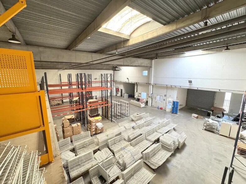 Local d’activités dans Beauchamp à louer - Photo de l’immeuble – Image 2 sur 12