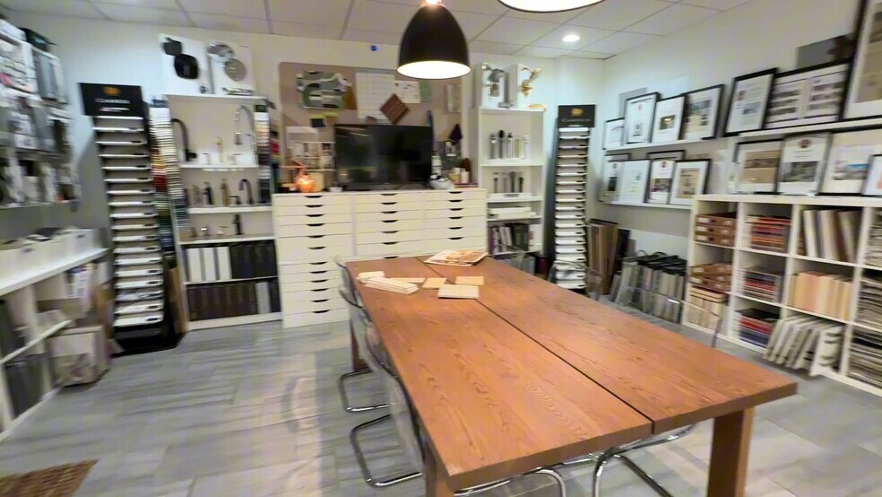 17 S Briar Hollow Ln, Houston, TX à louer - Vidéo sur l’annonce professionnelle – Image 2 sur 15