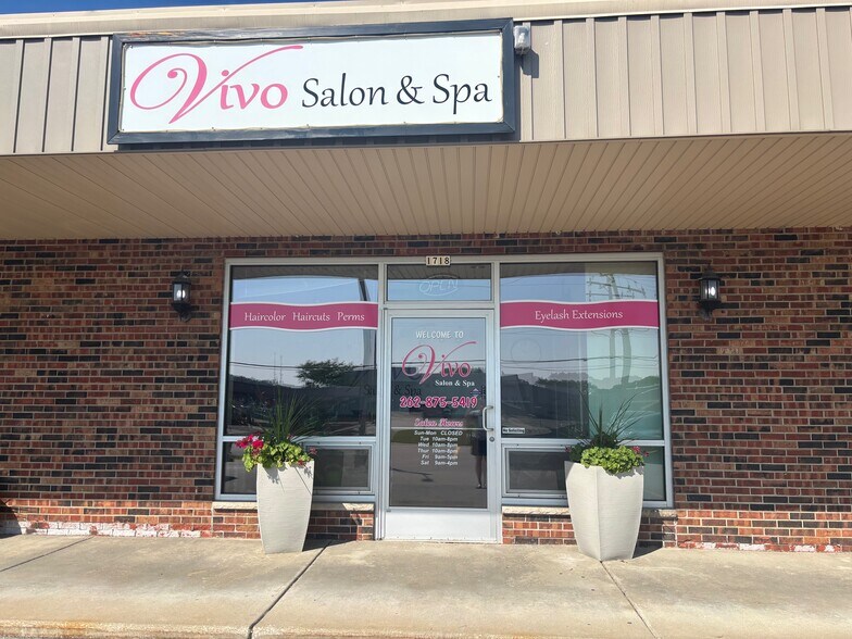 1714-1720 Manhattan Dr, Waukesha, WI à louer - Photo de l’immeuble – Image 1 sur 16