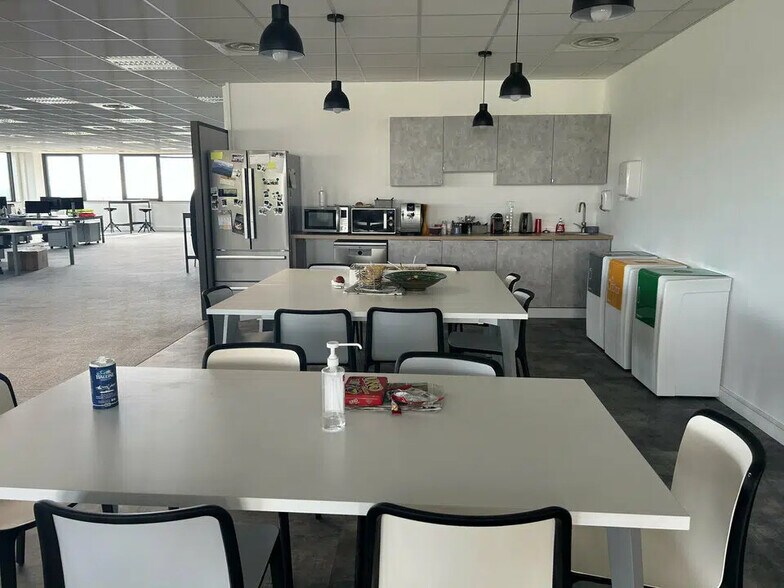 Bureau dans Valbonne à louer - Photo de l’immeuble – Image 3 sur 10