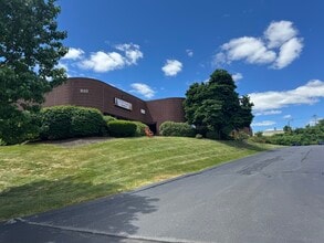 810 Boston Tpke, Shrewsbury, MA à louer Photo de l’immeuble– Image 1 sur 4
