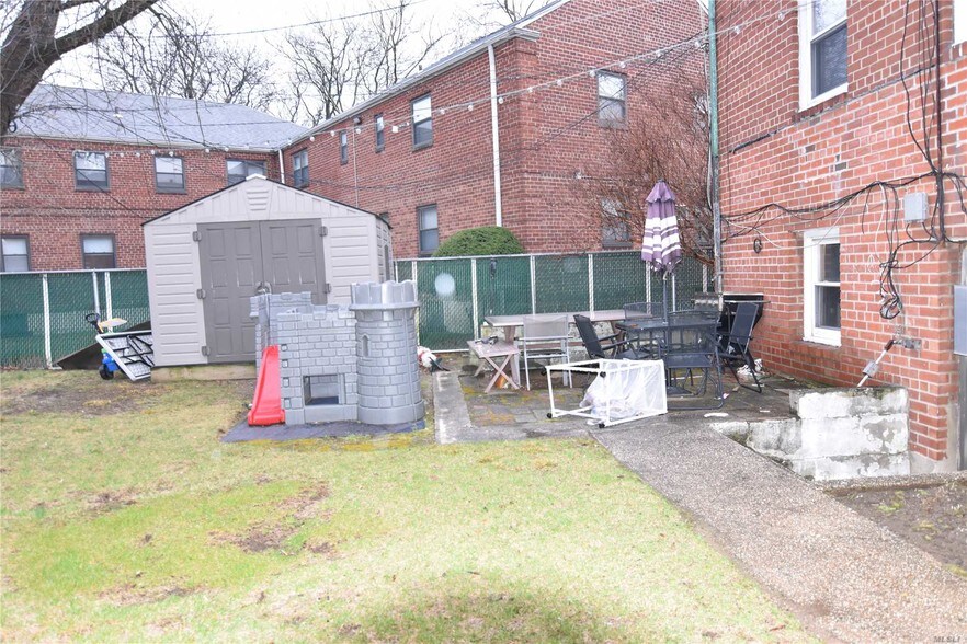 15009 89th St, Howard Beach, NY à louer - Photo de l’immeuble – Image 3 sur 23