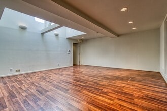 231-239 W Portal Ave, San Francisco, CA à vendre Photo intérieure– Image 1 sur 4