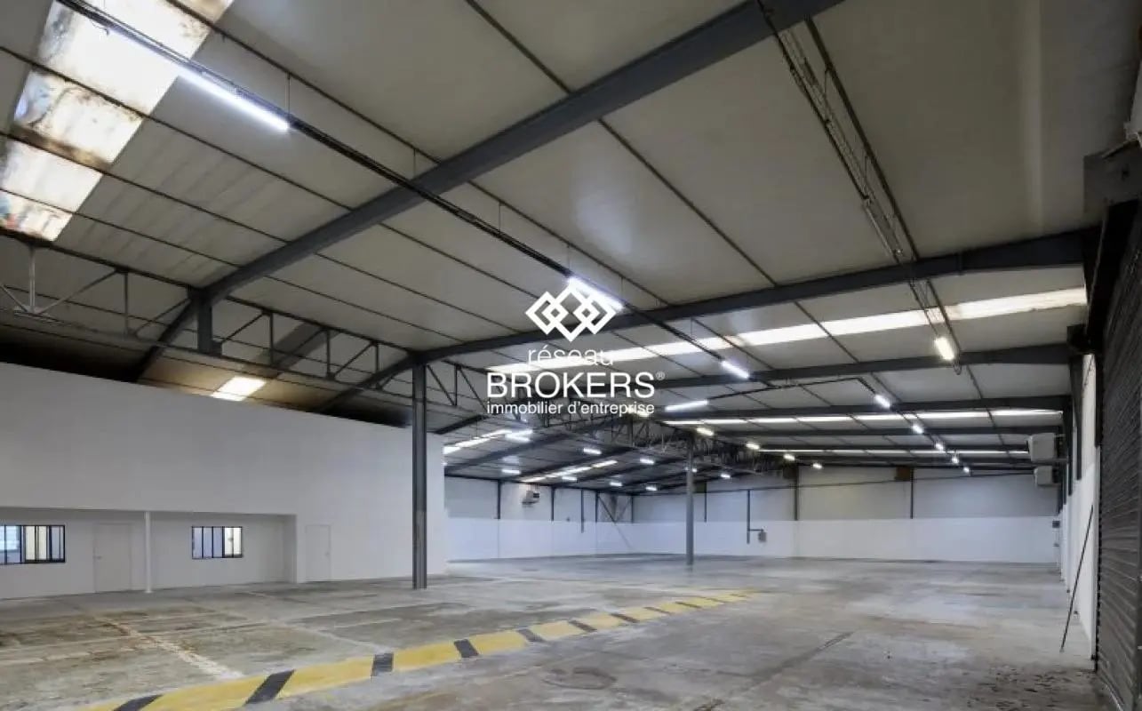 Industriel/Logistique dans Morangis à louer Photo de l’immeuble– Image 1 sur 6