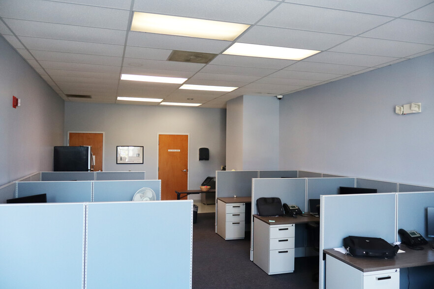 726 N Cherry St, Winston-Salem, NC à louer - Photo de l’immeuble – Image 2 sur 5