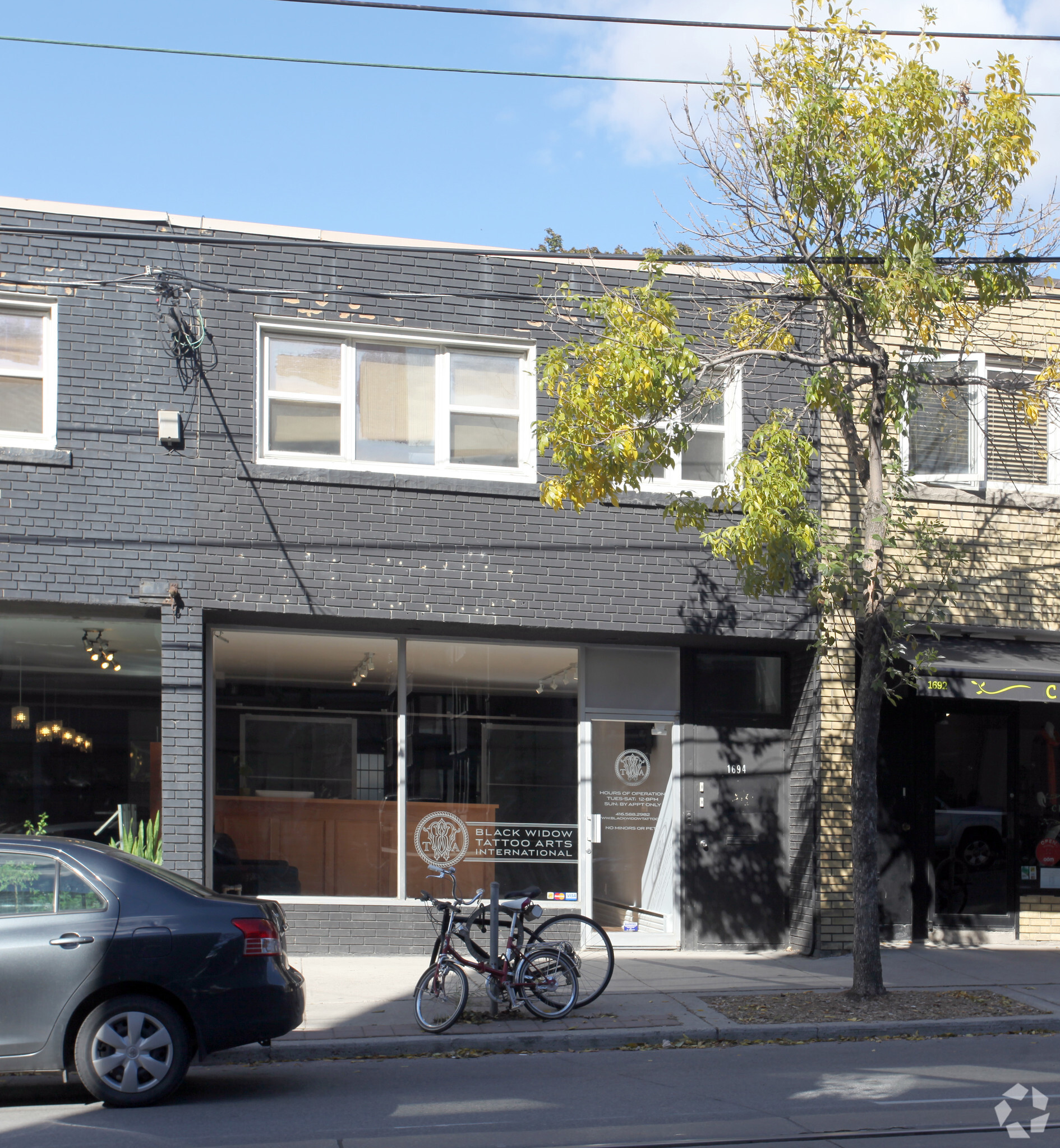 1696 Queen St W, Toronto, ON à vendre Photo principale– Image 1 sur 5
