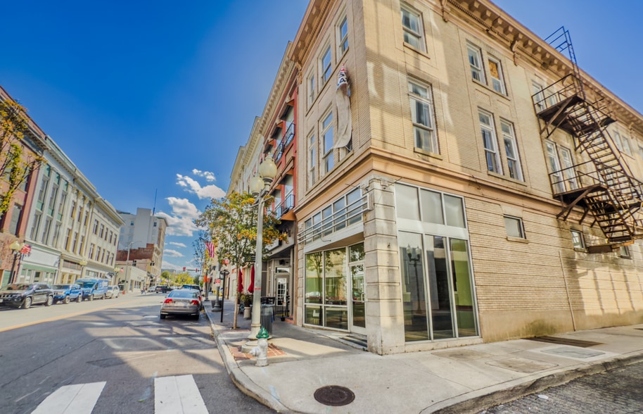 301 S Jefferson St, Roanoke, VA à louer - Photo de l’immeuble – Image 2 sur 14