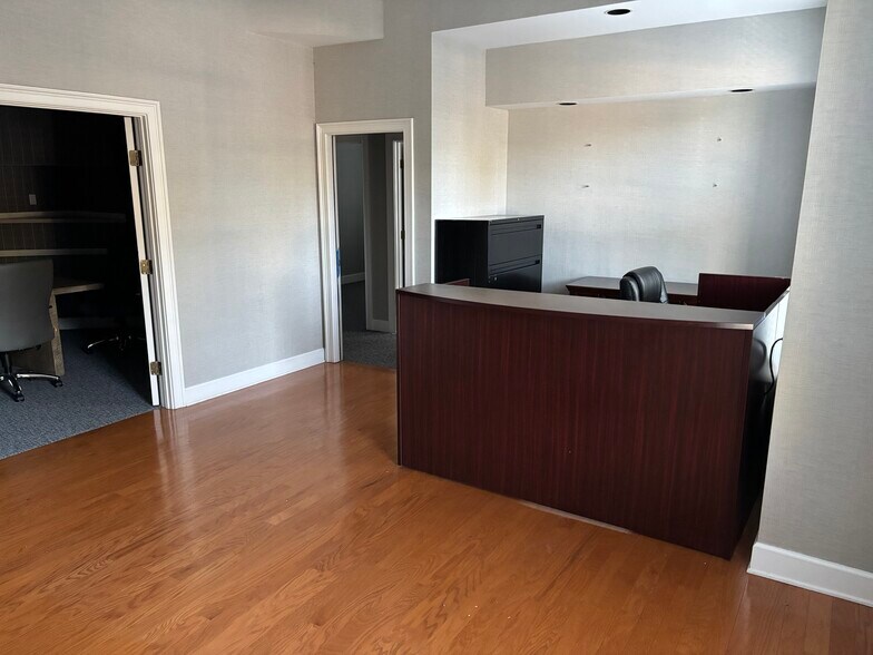 1742 Mount Vernon Rd, Dunwoody, GA à louer - Photo de l’immeuble – Image 3 sur 15