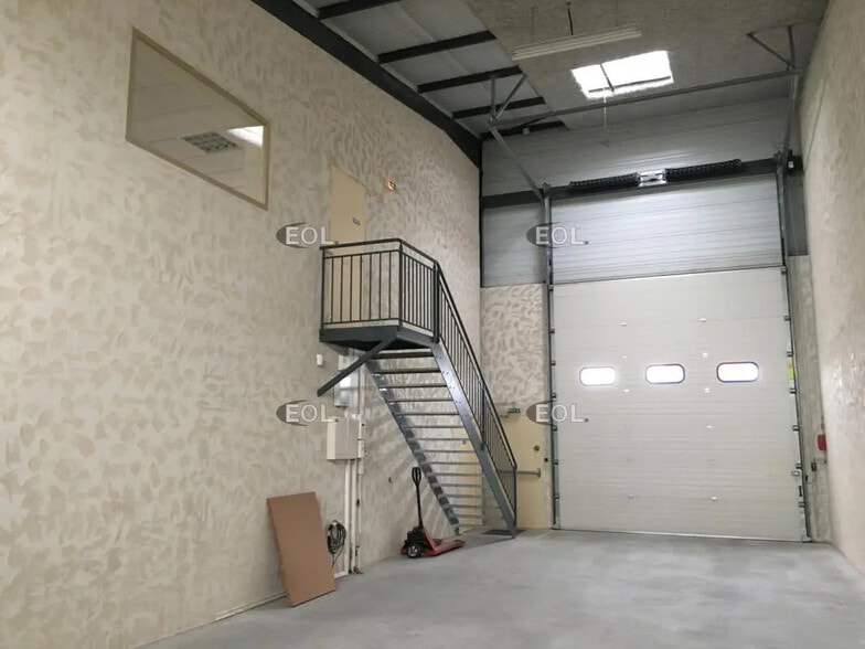 Industriel/Logistique dans Chassieu à louer - Photo de l’immeuble – Image 2 sur 10