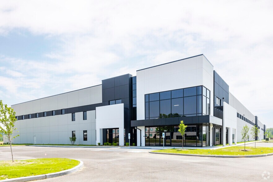 1635 Technology Dr, Dardenne Prairie, MO à louer - Photo de l’immeuble – Image 3 sur 15