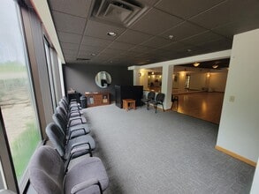 21415 W Greenfield Ave, New Berlin, WI à louer Photo intérieure– Image 2 sur 2