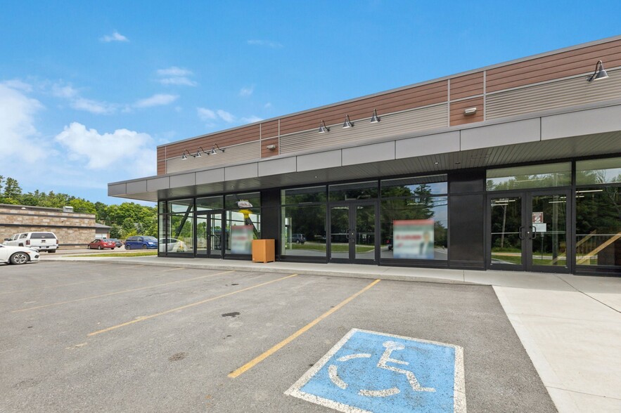 1797 Rte Du Carrefour, Val-des-monts, QC à louer - Photo de l’immeuble – Image 3 sur 5