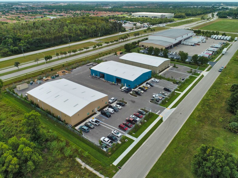 3777 Ironbridge Blvd, Fort Myers, FL à louer - Photo de l’immeuble – Image 1 sur 12