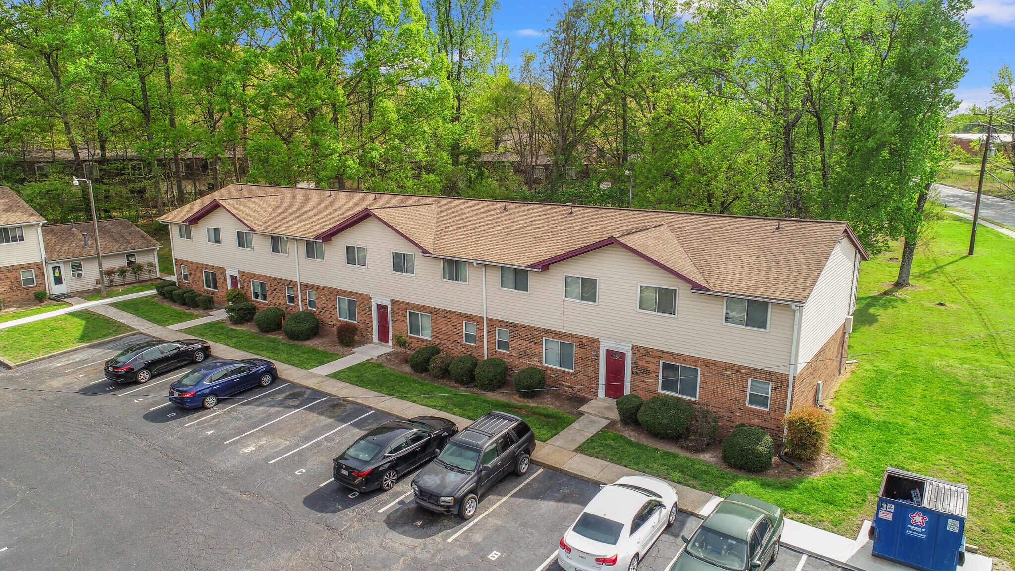 1611 Fairfax Rd, Greensboro, NC à vendre Photo principale– Image 1 sur 8