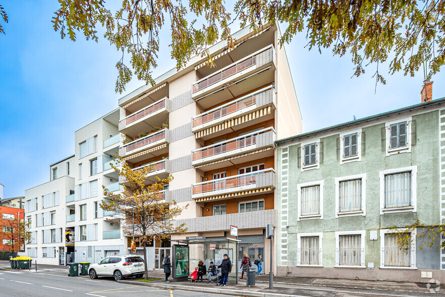 Immeuble residentiel dans Villeurbanne à vendre - Photo de l’immeuble – Image 2 sur 2