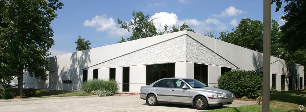 313 Gallimore Dairy Rd, Greensboro, NC à vendre - Photo de l’immeuble – Image 2 sur 3