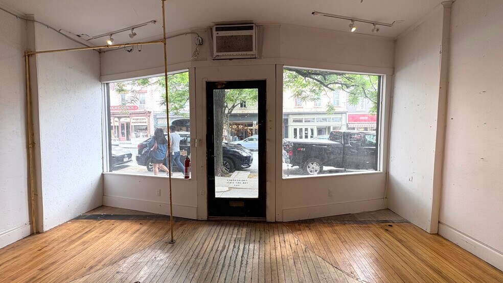 612 Warren St, Hudson, NY à louer - Photo intérieure – Image 2 sur 20