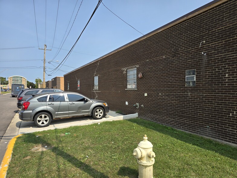 921 Main St, Melrose Park, IL à louer - Photo de l’immeuble – Image 3 sur 8