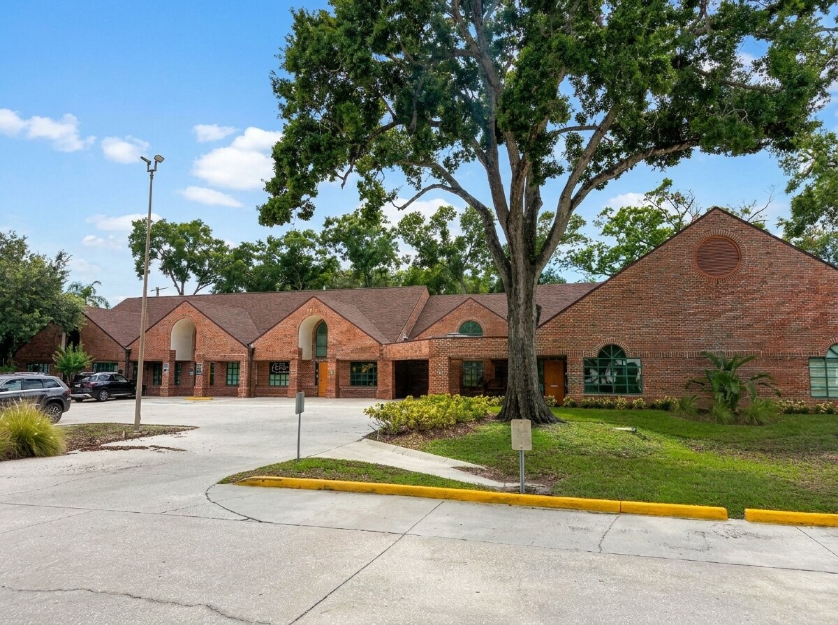 4200 N Armenia Ave, Tampa, FL à louer Photo de l’immeuble– Image 1 sur 9