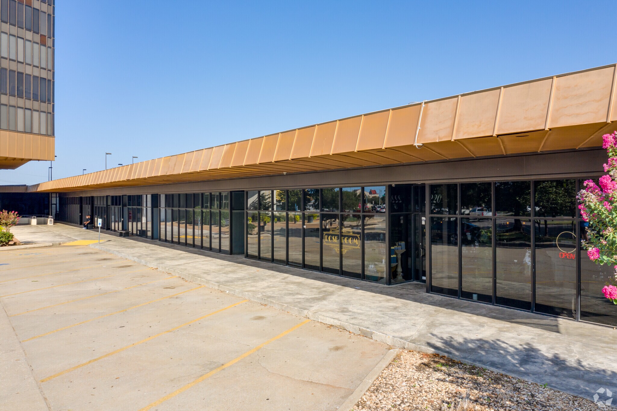 2200-2240 N Classen Blvd, Oklahoma City, OK à louer Photo principale– Image 1 sur 9