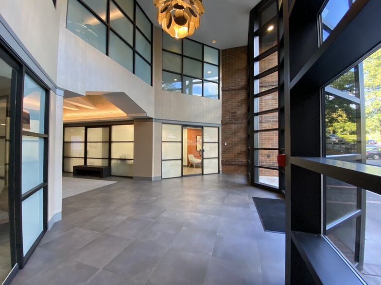 13555 SE 36th St, Bellevue, WA à louer - Photo intérieure – Image 2 sur 3