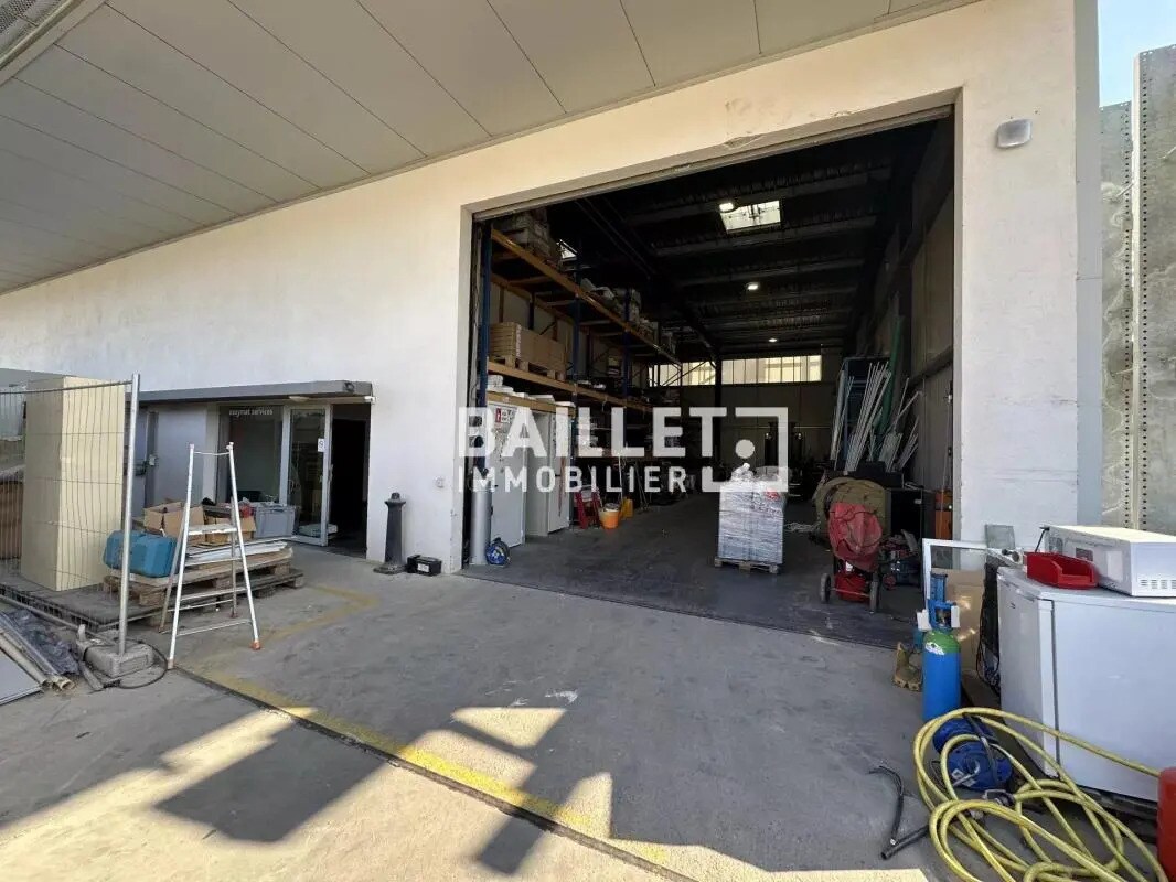 Industriel/Logistique dans Fréjus à louer Photo de l’immeuble– Image 1 sur 22