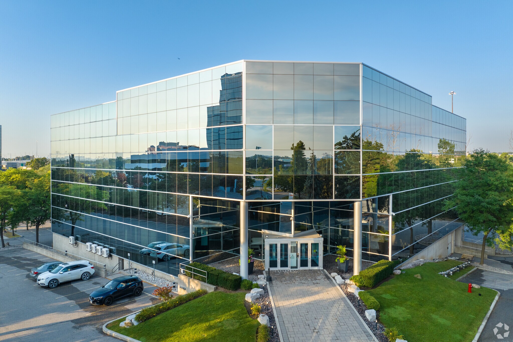 75 Tiverton Ct, Markham, ON à louer Photo principale– Image 1 sur 5