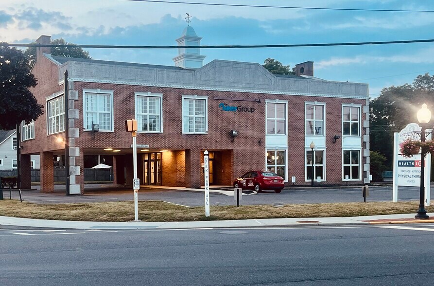 375 Deer Park Ave, Babylon, NY à louer - Photo de l’immeuble – Image 1 sur 17