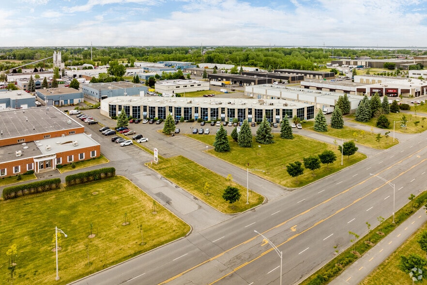 3650 Boul Matte, Brossard, QC à louer - Aérien – Image 2 sur 18