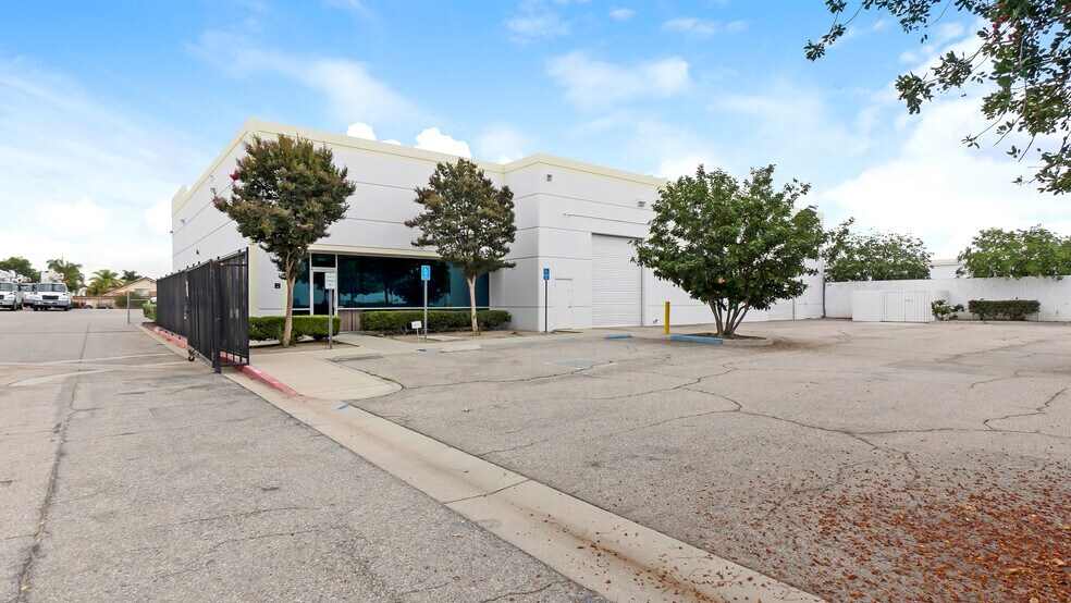 13521 Benson Ave, Chino, CA à vendre - Photo de l’immeuble – Image 3 sur 11