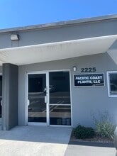 2217-2231 S Grand Ave, Santa Ana, CA à louer Photo de l’immeuble– Image 1 sur 2