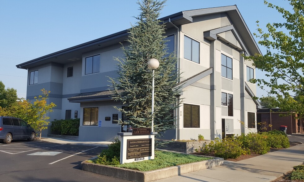 23 Newtown St, Medford, OR à vendre - Photo principale – Image 1 sur 5