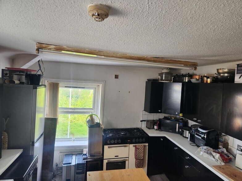 505 Lees Rd, Oldham à vendre - Photo de l’immeuble – Image 2 sur 9