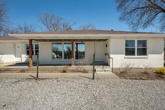 302 S Lincoln Dr, Troy, MO à louer Photo intérieure– Image 1 sur 14