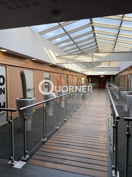 Bureau dans Fréjus à louer - Hall d’entrée – Image 2 sur 3