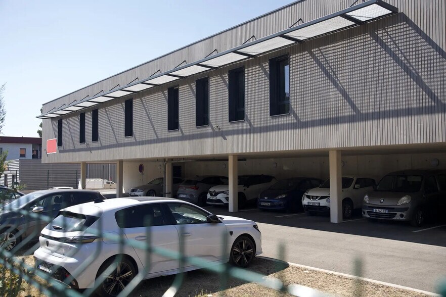 Bureau dans Brignoles à louer - Photo de l’immeuble – Image 1 sur 4