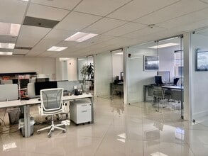 2100 Ponce De Leon Blvd, Coral Gables, FL à louer Photo de l’immeuble– Image 2 sur 7