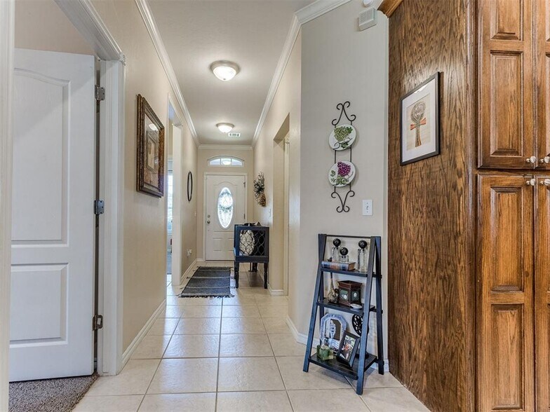 11334 NW 121st Pl, Yukon, OK à vendre - Photo intérieure – Image 3 sur 26