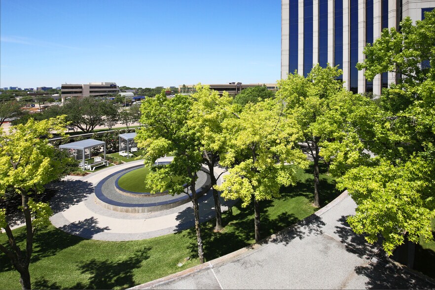 17304 Preston Rd, Dallas, TX à louer - Photo de l’immeuble – Image 2 sur 20