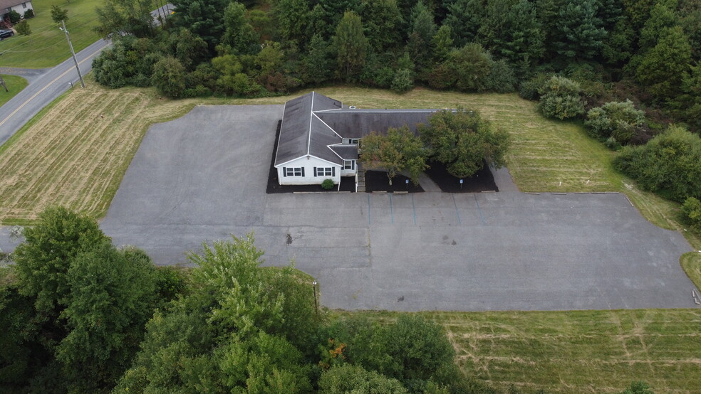 205 Rodenbach Ln, Brodheadsville, PA à vendre - Photo de l’immeuble – Image 3 sur 11