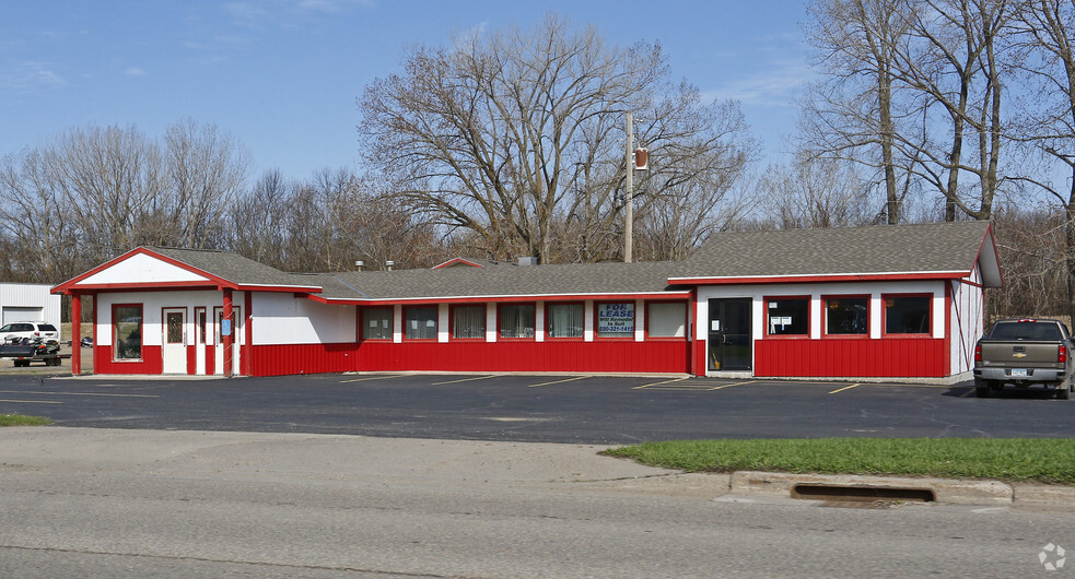 701 W Highway 212, Montevideo, MN à louer - Photo principale – Image 1 sur 4